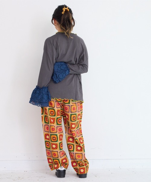 CALMIA(カルミア)の「レースショルダートップス/おとな(Tシャツ/カットソー・レディース・チャコール/レッド/オフホワイト・160cm)」の4枚目の写真