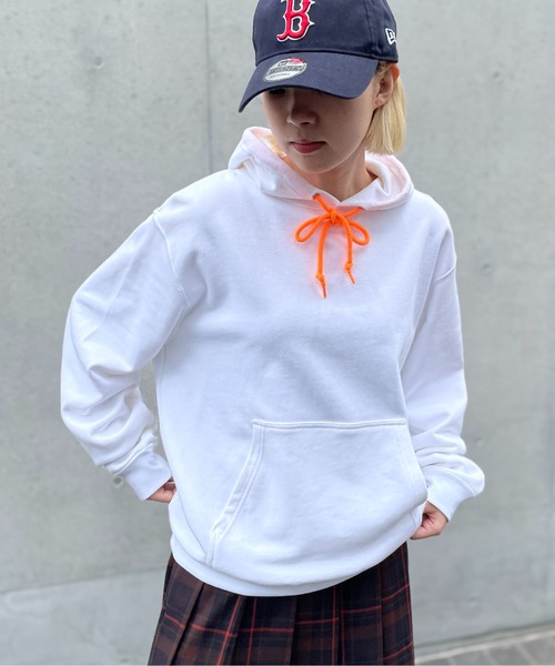 United Athle(ユナイテッドアスレ)の「【United Athle】point color heavy weight foodie / ポイントカラー ヘビーウェイト フーデットパーカー 裏パイル 5214 9974(パーカー・メンズ・バーガンディー/ブラック/ライトブルー/オリーブ/ダークブラウン/ホワイト/グレー/ネイビー/スミクロ/ベージュ・M/S/XL/L)」の2枚目の写真