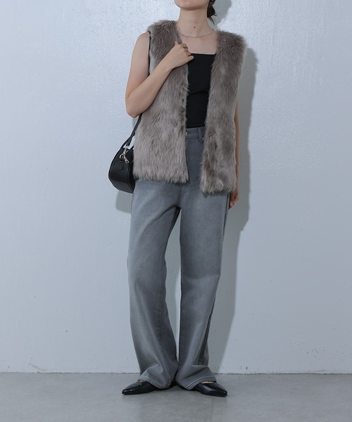 COLONY 2139(コロニートゥーワンスリーナイン)の「ロングフェイクファーベスト(ベスト・レディース・チャコールグレー/グレイッシュベージュ/モカ・FREE)」の6枚目の写真