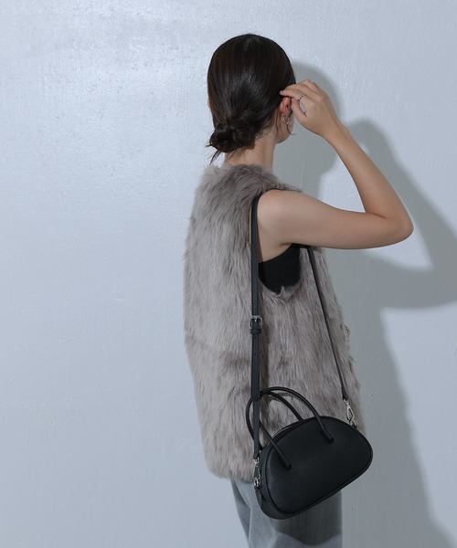 COLONY 2139(コロニートゥーワンスリーナイン)の「ロングフェイクファーベスト(ベスト・レディース・チャコールグレー/グレイッシュベージュ/モカ・FREE)」の22枚目の写真