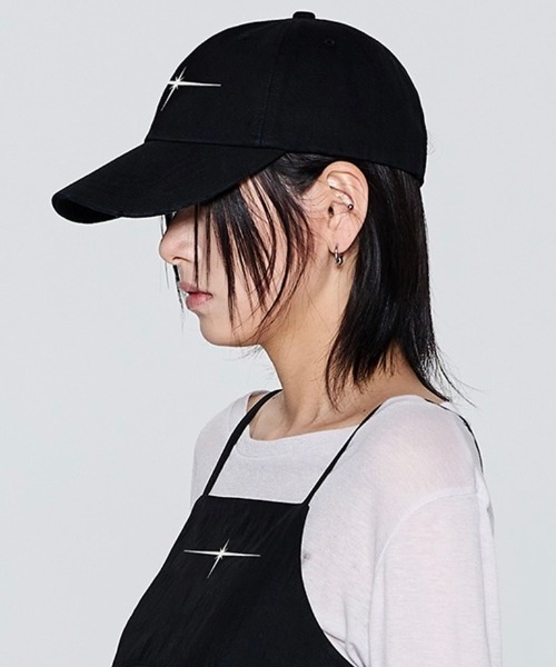 TILLDAWN(ティルダウン)の「韓国ブランド TILLDAWN ティルドーン FLASH BALL CAP 刺しゅうロゴキャップ ボールキャップ 帽子 韓国ファッション 韓国ストリート ストリートファッション(キャップ・メンズ・ブラック・ONE SIZE)」の6枚目の写真