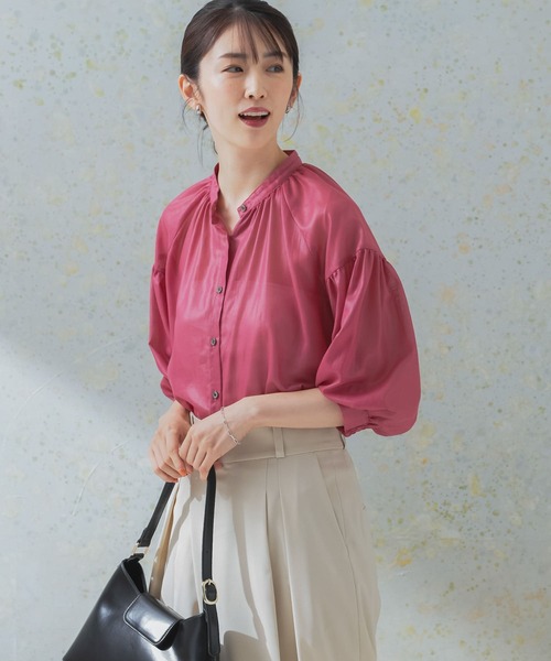 URBAN RESEARCH ROSSO WOMEN(アーバンリサーチ ロッソ)の「チンツシアーギャザーブラウス(シャツ/ブラウス・レディース・ピンク/オフホワイト/ブラック・FREE)」の4枚目の写真