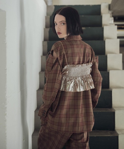 KBF（ケイビーエフ）の「シャイニーギャザービスチェ（ベスト・レディース・ブロンズ/シルバー・ONE）」の18枚目の写真