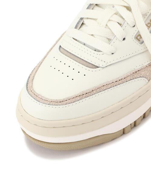 NATURAL BEAUTY BASIC(ナチュラルビューティーベーシック)の「Reebok CLUB C Extra(スニーカー・レディース・ベージュ・24.0cm/24.5cm)」の5枚目の写真