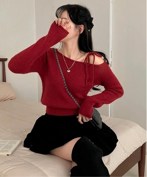 Teem Store(チームストア)の「ワンショルダー リボン リブニット(ニット/セーター・レディース・アイボリー/ブラック/レッド・F)」の5枚目の写真