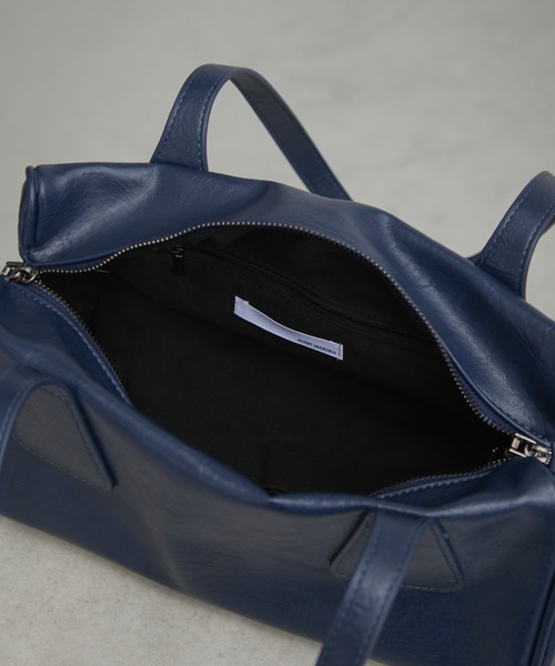 Aunt Marie's(アントマリーズ)の「フェイクレザーロングボストンバッグ(ボストンバッグ・レディース・ブラック/ネイビー/ブラウン・FREE)」の6枚目の写真