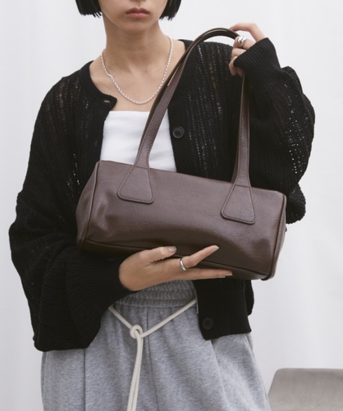 Aunt Marie's(アントマリーズ)の「フェイクレザーロングボストンバッグ(ボストンバッグ・レディース・ブラック/ネイビー/ブラウン・FREE)」の18枚目の写真