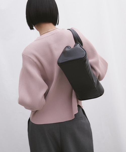 Aunt Marie's(アントマリーズ)の「フェイクレザーロングボストンバッグ(ボストンバッグ・レディース・ブラック/ネイビー/ブラウン・FREE)」の13枚目の写真