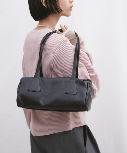 Aunt Marie's(アントマリーズ)の「フェイクレザーロングボストンバッグ(ボストンバッグ・レディース・ブラック/ネイビー/ブラウン・FREE)」の14枚目の写真