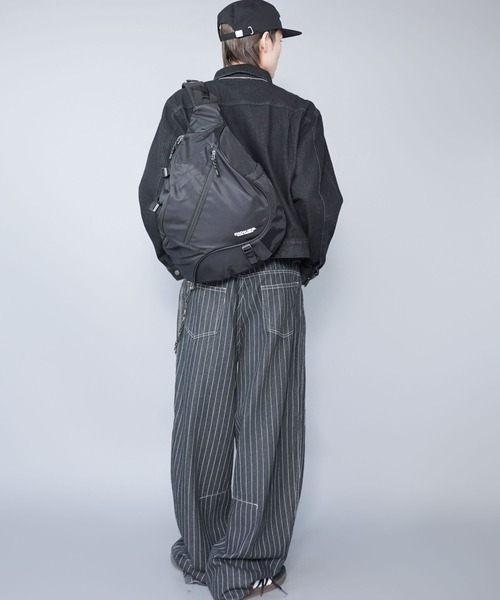 Dickies(ディッキーズ)の「【Dickies/ディッキーズ】ワンショルダーバッグ/A4収納可能/通勤・通学・アウトドアに対応(バックパック/リュック・メンズ・ブラック/ブラック系その他・ONESIZE)」の9枚目の写真