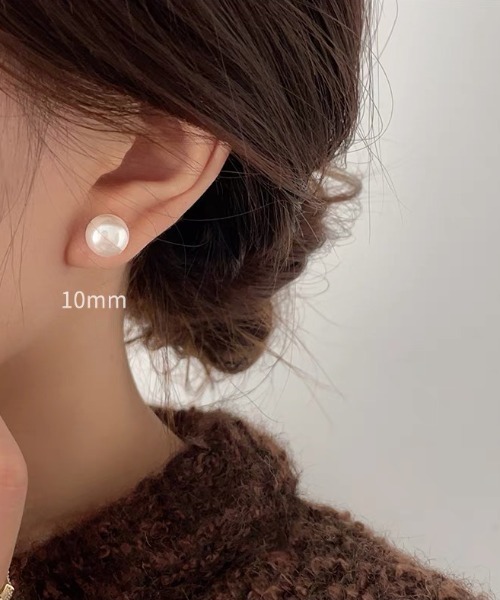 E&C closet…(イーアンドシークローゼット)の「ゴールドキャッチボリュームパールピアス(ピアス(両耳用)・レディース・ホワイト・8/10/12/14/16)」の4枚目の写真