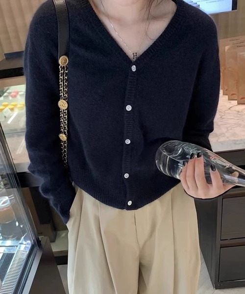 Girly Doll（ガーリードール）の「Vネックニットカーディガン（カーディガン/ボレロ・レディース・ブラウン/ピンク/ダークグレー/ベージュ/ネイビー/イエロー/オフホワイト/ブルー/ブラック/チャコールグレー/パープル/グレー・FREE）」の8枚目の写真