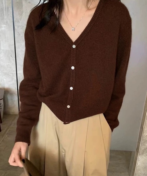 Girly Doll（ガーリードール）の「Vネックニットカーディガン（カーディガン/ボレロ・レディース・ブラウン/ピンク/ダークグレー/ベージュ/ネイビー/イエロー/オフホワイト/ブルー/ブラック/チャコールグレー/パープル/グレー・FREE）」の6枚目の写真