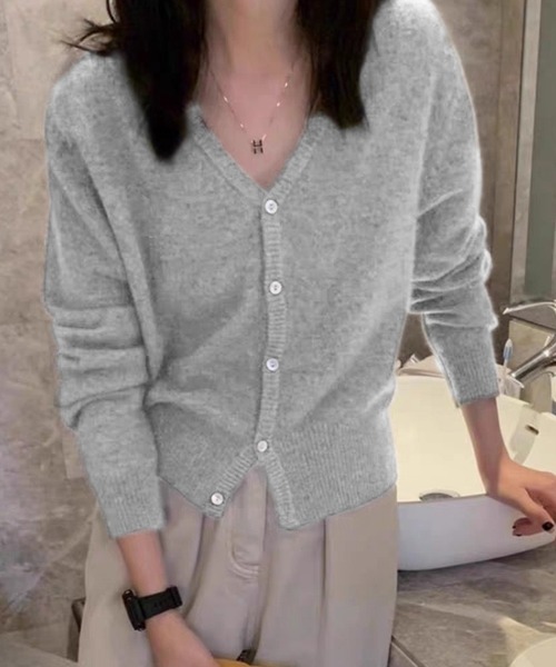 Girly Doll（ガーリードール）の「Vネックニットカーディガン（カーディガン/ボレロ・レディース・ブラウン/ピンク/ダークグレー/ベージュ/ネイビー/イエロー/オフホワイト/ブルー/ブラック/チャコールグレー/パープル/グレー・FREE）」の5枚目の写真