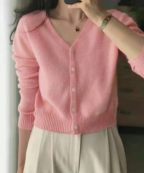 Girly Doll（ガーリードール）の「Vネックニットカーディガン（カーディガン/ボレロ・レディース・ブラウン/ピンク/ダークグレー/ベージュ/ネイビー/イエロー/オフホワイト/ブルー/ブラック/チャコールグレー/パープル/グレー・FREE）」の12枚目の写真