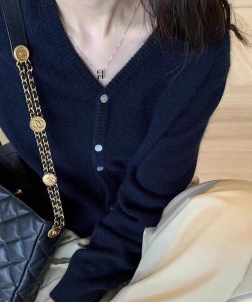 Girly Doll（ガーリードール）の「Vネックニットカーディガン（カーディガン/ボレロ・レディース・ブラウン/ピンク/ダークグレー/ベージュ/ネイビー/イエロー/オフホワイト/ブルー/ブラック/チャコールグレー/パープル/グレー・FREE）」の16枚目の写真