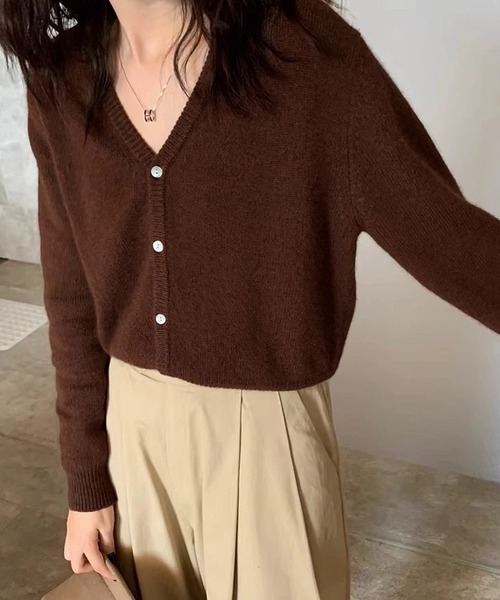 Girly Doll（ガーリードール）の「Vネックニットカーディガン（カーディガン/ボレロ・レディース・ブラウン/ピンク/ダークグレー/ベージュ/ネイビー/イエロー/オフホワイト/ブルー/ブラック/チャコールグレー/パープル/グレー・FREE）」の18枚目の写真