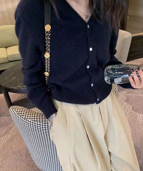 Girly Doll（ガーリードール）の「Vネックニットカーディガン（カーディガン/ボレロ・レディース・ブラウン/ピンク/ダークグレー/ベージュ/ネイビー/イエロー/オフホワイト/ブルー/ブラック/チャコールグレー/パープル/グレー・FREE）」の17枚目の写真