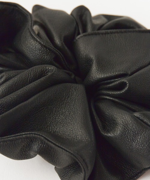 ROOPTOKYO（ループトウキョウ）の「フェイクレザー シュシュ（シュシュ・レディース・ブラック/ブラウン・FREE）」の10枚目の写真