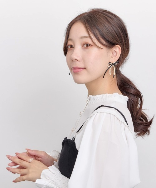 【関税・送料込】Self-Portrait リボンティアードパールピアス 下がりリボンパールピアス | AND ON JIONE STORE（アンドオン