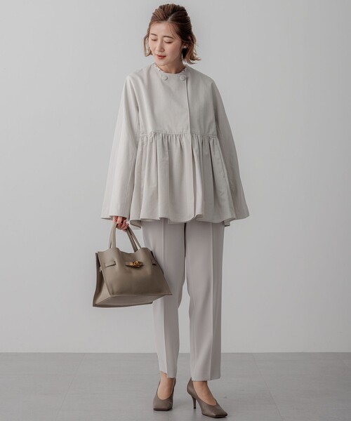 23区 S(ニジュウサンクチイサイサイズ)の「【VERYコラボ/撥水加工】グロッシーツイル アウター(ノーカラーコート・レディース・ベージュ系/ブラック系・32)」の4枚目の写真