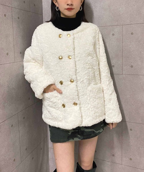 NANEA(ナネア)の「ゴールドボタン中綿ボリュームジャケット(その他アウター・レディース・ホワイト・SMALL/MEDIUM/LARGE/X-LARGE)」の11枚目の写真