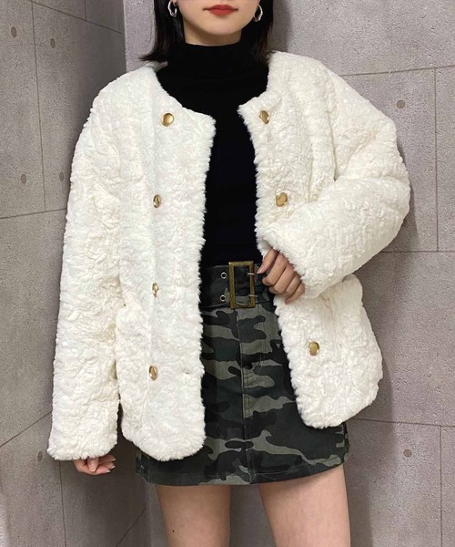 NANEA(ナネア)の「ゴールドボタン中綿ボリュームジャケット(その他アウター・レディース・ホワイト・SMALL/MEDIUM/LARGE/X-LARGE)」の14枚目の写真