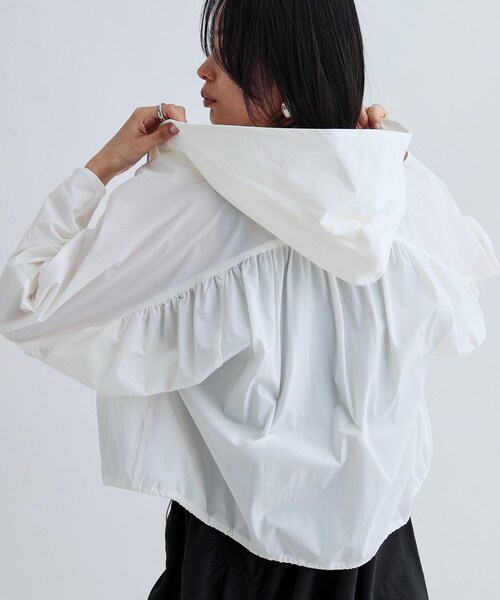 GALLEST（ギャレスト）の「ギャザードルマンフーデットブルゾン（ブルゾン・レディース・グレー/ホワイト/ライトグリーン・38）」の2枚目の写真