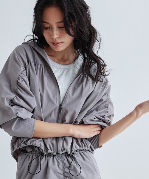 GALLEST（ギャレスト）の「ギャザードルマンフーデットブルゾン（ブルゾン・レディース・グレー/ホワイト/ライトグリーン・38）」の22枚目の写真