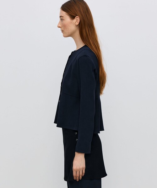 BACCA（バッカ）の「ジョーゼットサテン ペプラムブラウス（シャツ/ブラウス・レディース・ネイビー/ライトベージュ・36）」の5枚目の写真