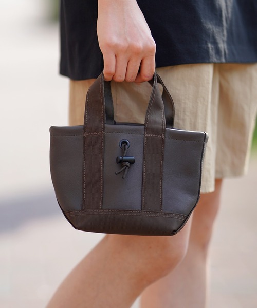 BURLAP OUTFITTER(バーラップアウトフィッター)の「BURLAP OUTFITTER バーラップアウトフィッター LEATHER MICRO TOTE BAG(ショルダーバッグ・メンズ・ブラック/チョコ・FREE)」の2枚目の写真