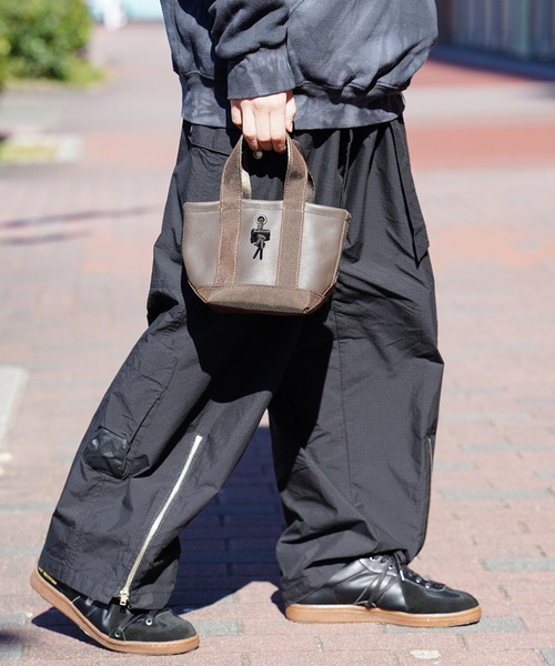 BURLAP OUTFITTER(バーラップアウトフィッター)の「BURLAP OUTFITTER バーラップアウトフィッター LEATHER MICRO TOTE BAG(ショルダーバッグ・メンズ・ブラック/チョコ・FREE)」の4枚目の写真