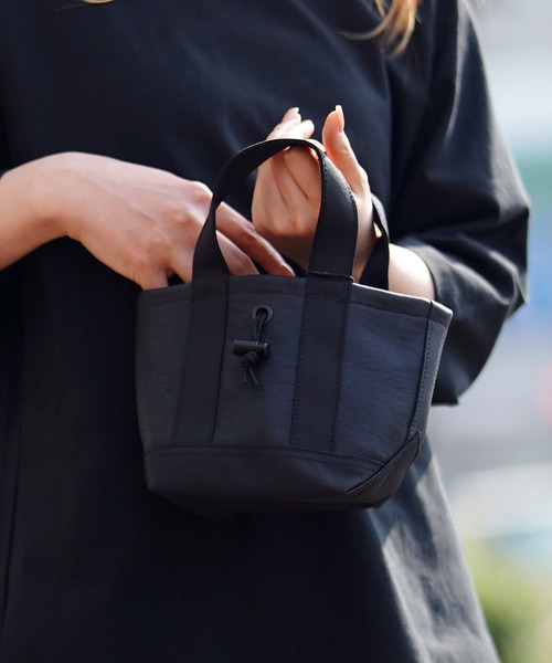 BURLAP OUTFITTER(バーラップアウトフィッター)の「BURLAP OUTFITTER バーラップアウトフィッター LEATHER MICRO TOTE BAG(ショルダーバッグ・メンズ・ブラック/チョコ・FREE)」の9枚目の写真