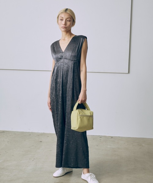 EN NEUME(エンノイム)の「Glossy Rompers(パンツドレス・レディース・ブラック/チャコールグレー・0/1)」の12枚目の写真