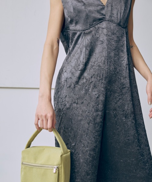 EN NEUME(エンノイム)の「Glossy Rompers(パンツドレス・レディース・ブラック/チャコールグレー・0/1)」の9枚目の写真