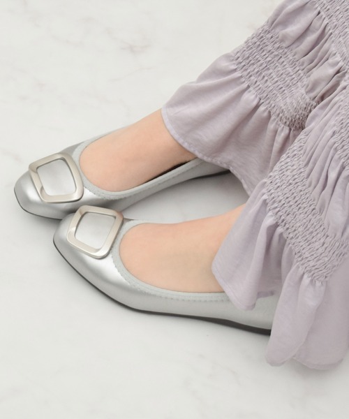 Bridget Birkin(ブリジットバーキン)の「【Bridget Birkin】バックルアクセントレインパンプス(554021)(レインシューズ・レディース・ベージュ/シルバー/ブラック/アイボリー・23.5/23/24/24.5/22.5)」の1枚目の写真