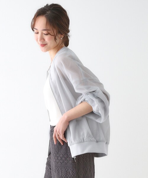 Cutie Blonde（キューティーブロンド）の「大人の透け感でかろやかに シアーレイヤードブルゾン（ブルゾン・レディース・ライトグレー/ブラック・01/02/03/04）」の15枚目の写真