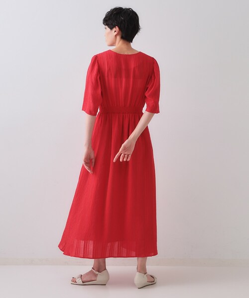 OPAQUE.CLIP(オペークドットクリップ)の「Vネックフィット&フレアワンピース(ワンピース・レディース・ブラック/レッド系1/ブラウン系・40/38/42)」の13枚目の写真