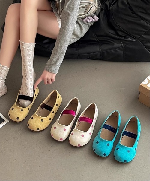 WEGO（ウィゴー）の「WEGO/ドット柄カラーメリージェーンパンプス（パンプス・レディース・ピンク/イエロー/ブルー・MEDIUM/LARGE）」の4枚目の写真