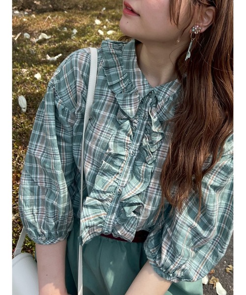 Samansa Mos2(サマンサ モスモス)の「【Cross×Linen】フリルブラウス(シャツ/ブラウス・レディース・ベージュ/ネイビー/ブラック/レッド/グリーン・F)」の3枚目の写真