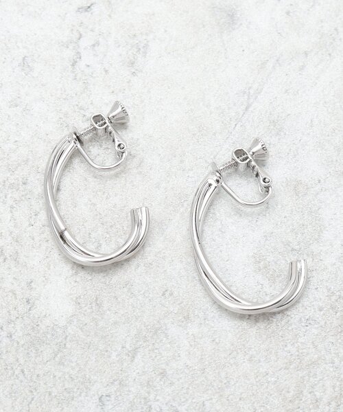 OPAQUE.CLIP(オペークドットクリップ)の「フープ風ビッグメタルイヤリング(イヤリング・レディース・シルバー/ゴールド・00)」の2枚目の写真