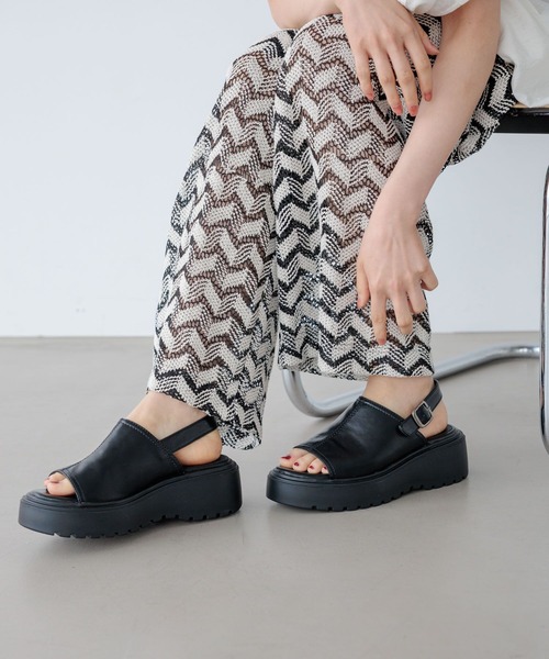 BAYFLOW(ベイフロー)の「スリングカバードサンダル(サンダル・レディース・ブラック/ブラウン・MEDIUM/LARGE)」の2枚目の写真