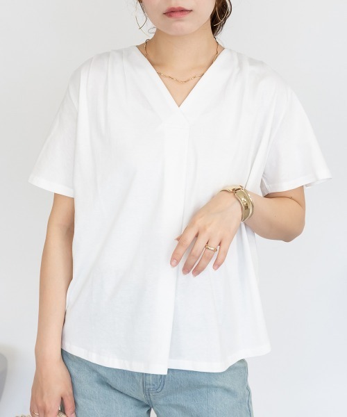 RCD(アールシーディー)の「ブラウス風タックスキッパー半袖Tシャツ(Tシャツ/カットソー・レディース・ホワイト/モカ/グレイッシュベージュ/ブラック/チャコールグレー・LL~3L/4L~5L/M-L)」の2枚目の写真