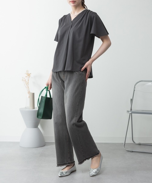 RCD(アールシーディー)の「ブラウス風タックスキッパー半袖Tシャツ(Tシャツ/カットソー・レディース・ホワイト/モカ/グレイッシュベージュ/ブラック/チャコールグレー・LL~3L/4L~5L/M-L)」の15枚目の写真