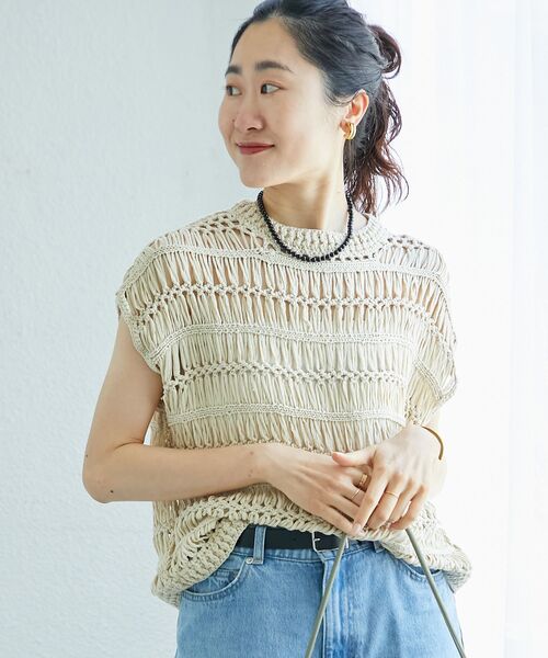 le.coeur blanc（ルクールブラン）の「《手洗い可能》透かし編みデザインニットベスト（ベスト・レディース・ホワイト/ベージュ・38）」の6枚目の写真