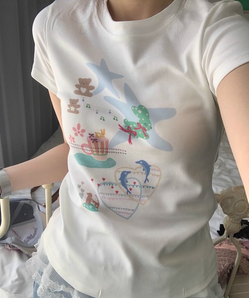 GEMEDA(ジェメダ)の「ロゴプリント リブフィットTシャツ(Tシャツ/カットソー・レディース・ホワイト/ブラック/ダークグレー/ホワイト系3/ホワイト系2/ホワイト系1/ネイビー/ブラック系・M)」の5枚目の写真