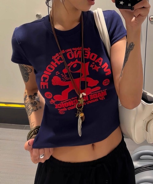 GEMEDA(ジェメダ)の「ロゴプリント リブフィットTシャツ(Tシャツ/カットソー・レディース・ホワイト/ブラック/ダークグレー/ホワイト系3/ホワイト系2/ホワイト系1/ネイビー/ブラック系・M)」の8枚目の写真