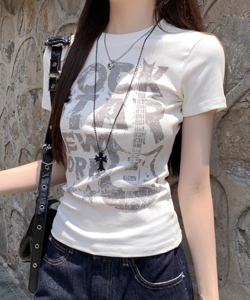 GEMEDA(ジェメダ)の「ロゴプリント リブフィットTシャツ(Tシャツ/カットソー・レディース・ホワイト/ブラック/ダークグレー/ホワイト系3/ホワイト系2/ホワイト系1/ネイビー/ブラック系・M)」の2枚目の写真
