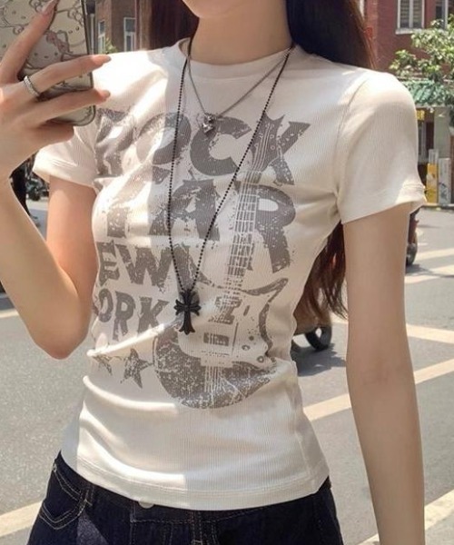 GEMEDA(ジェメダ)の「ロゴプリント リブフィットTシャツ(Tシャツ/カットソー・レディース・ホワイト/ブラック/ダークグレー/ホワイト系3/ホワイト系2/ホワイト系1/ネイビー/ブラック系・M)」の10枚目の写真