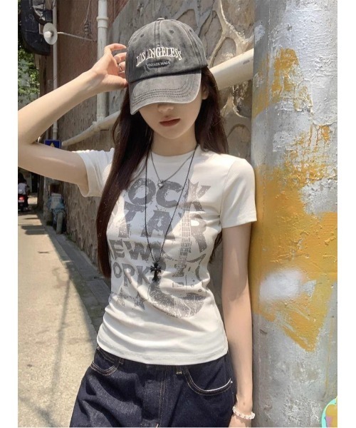 GEMEDA(ジェメダ)の「ロゴプリント リブフィットTシャツ(Tシャツ/カットソー・レディース・ホワイト/ブラック/ダークグレー/ホワイト系3/ホワイト系2/ホワイト系1/ネイビー/ブラック系・M)」の15枚目の写真